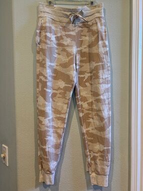 Athleta Printed Camo Jogger Pants - Beige & Cream
